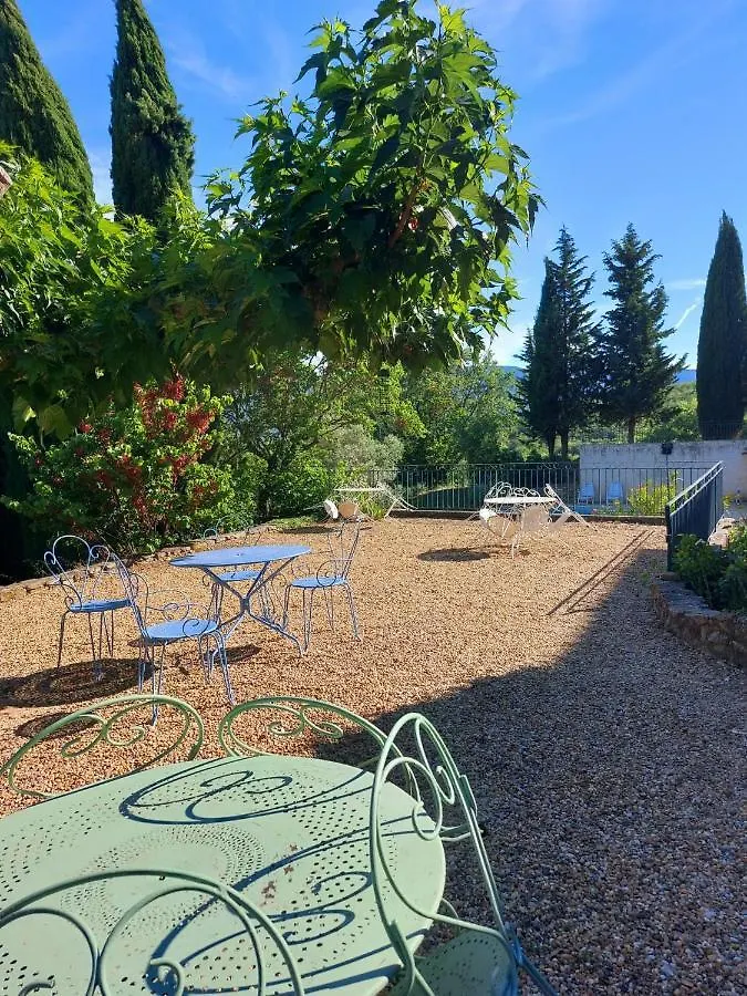 Logement D'Exception Pres Du Colorado Provencal Dans Une Residence Au Calme Avec Piscine Offrant Une Vue Imprenable Sur Le Luberon Depuis Sa Terrasse Viens