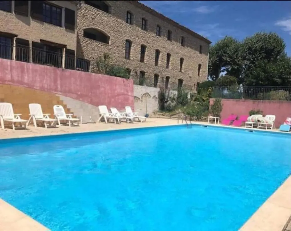 Logement D'Exception Pres Du Colorado Provencal Dans Une Residence Au Calme Avec Piscine Offrant Une Vue Imprenable Sur Le Luberon Depuis Sa Terrasse Viens